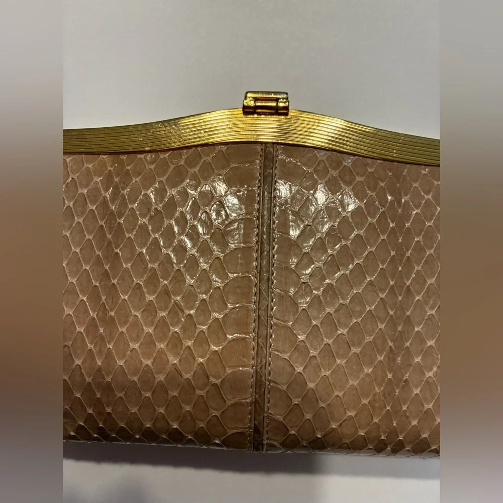 Judith Leiber Snakeskin French Wallet |Vintage 1970s Tan & Gold Leather - Picture 4 of 16